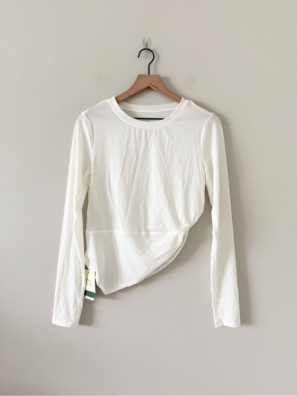 NWT Halara Asymmetric Side Knot Off White Long Sleeve Athletic Tee Size M